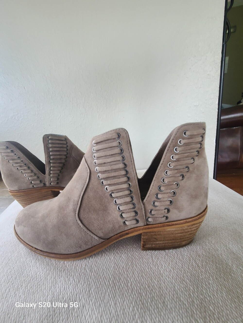 Vince Camuto Fileana French Taupe Suede Split Shaft Bootie Size 7